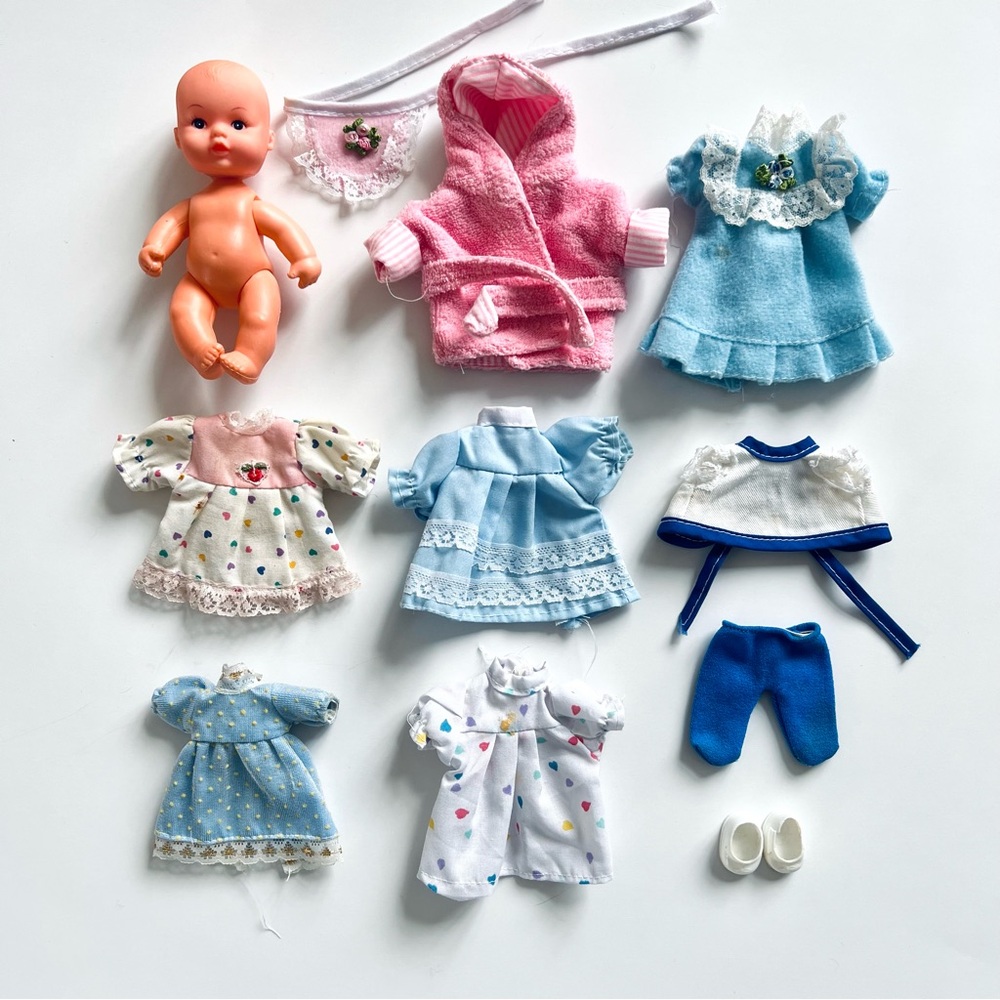 Vintage mini baby doll + extra outfits